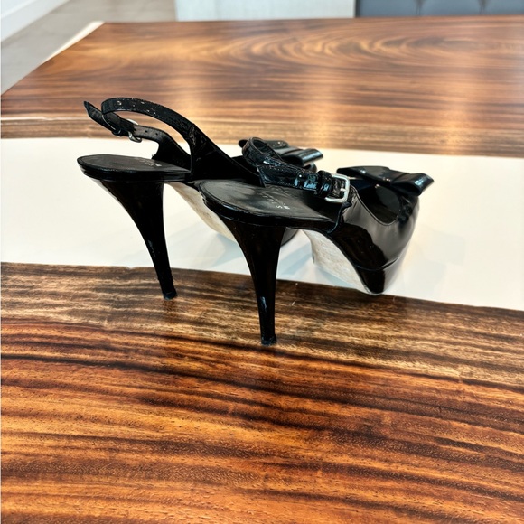 Stuart Weitzman - Picture 4 of 6